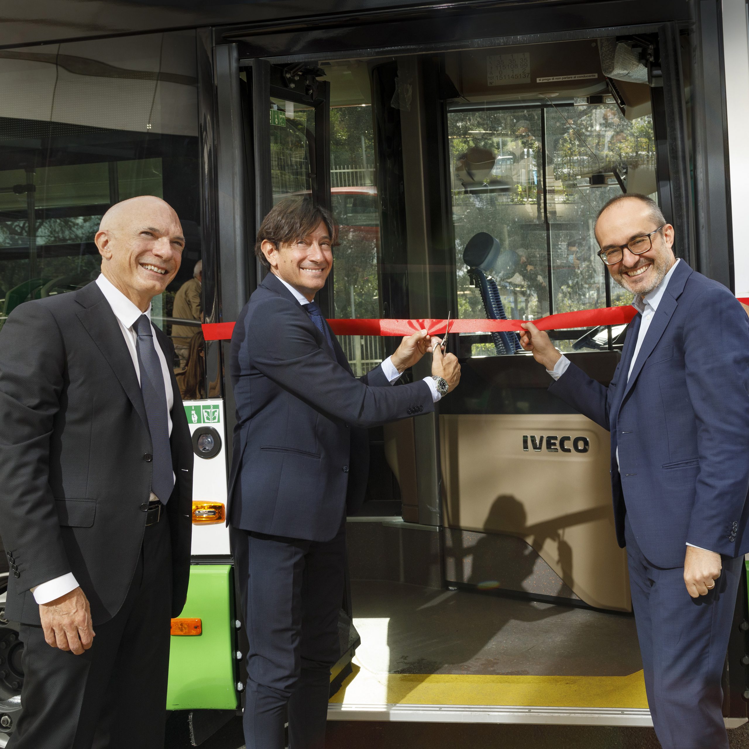 A Cagliari sono arrivati tre nuovi bus da 18 metri Full Hybrid